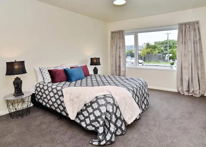 Weston Villa - Spacious & Family Friendly - Bookahome